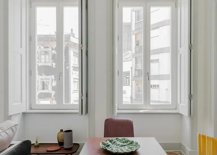 Appartement Charming Camoes In With Ac & Wi-fi