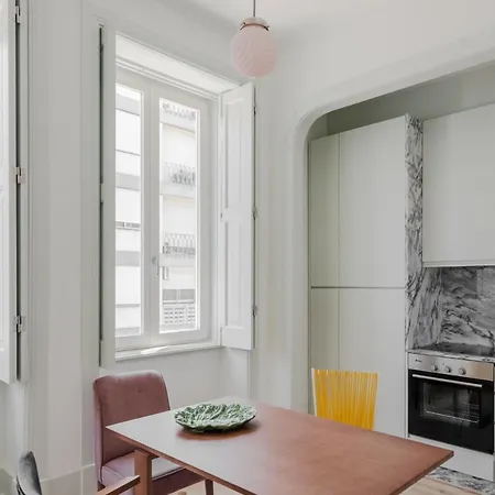 Appartamento Charming Camoes In With Ac & Wi-fi